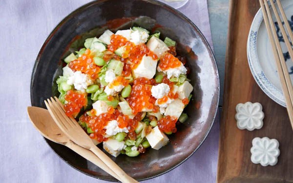 Salad trứng, cá hồi và khoai tây