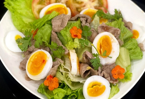 Salad thịt bò với rau xanh