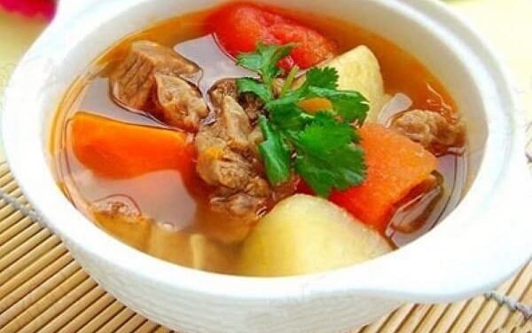 Súp bò với rau củ