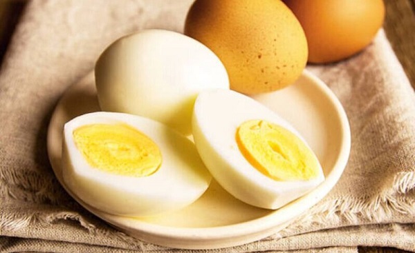5 lòng trắng trứng sẽ chứa khoảng 15-20 gram protein