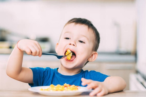 Trứng gà là nguồn protein lý tưởng cần thiết cho trẻ em