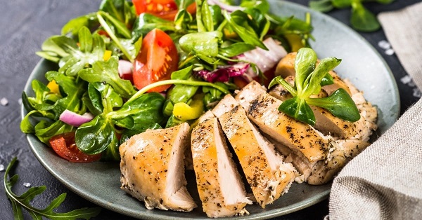 Salad ức gà: Món ăn nhẹ nhàng, thanh mát