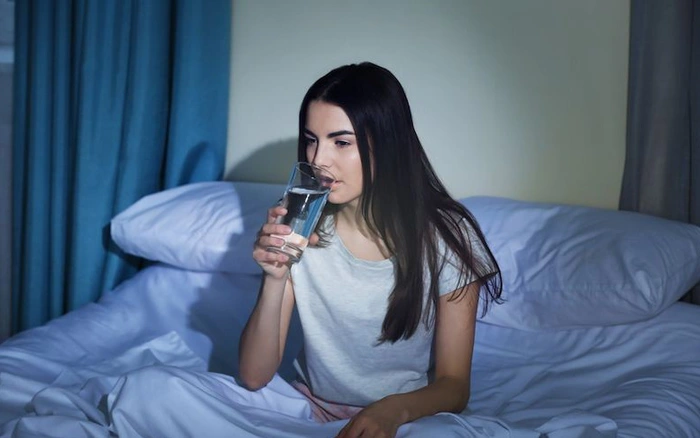 Ngay sau khi thức dậy (6:00 - 7:00 sáng)